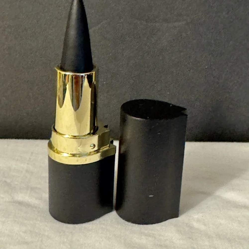 BLACK EYELINER